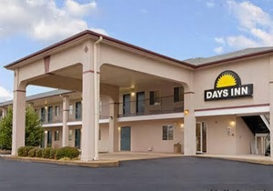 Days Inn by Wyndham Hamilton