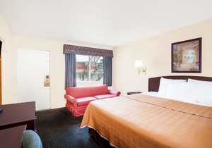 Travelodge by Wyndham Barstow