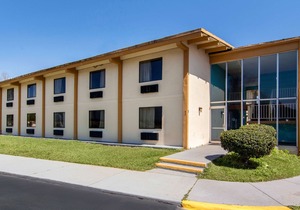 Travelodge by Wyndham Forsyth
