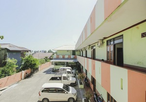 RedDoorz @ Malalayang Manado
