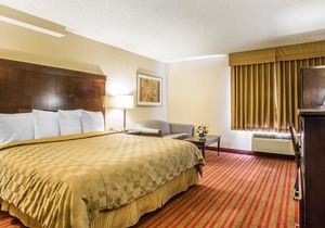 Rodeway Inn and Suites Bakersfield