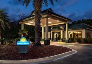 Days Inn by Wyndham Richmond Hill/Savannah