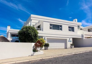 Dolphin House Apartments