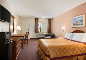 Travelodge by Wyndham Bakersfield