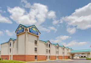 Days Inn & Suites by Wyndham Ridgeland