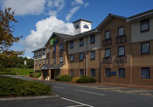 Holiday Inn Express Swansea East, an Ihg Hotel