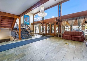 2-Star Hotel ∙ Rodeway Inn