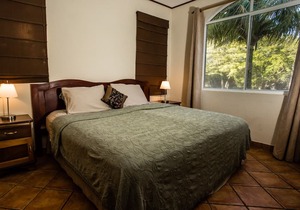 Villas Iguana A-13: Beachfront Condo