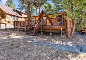 The Cuddle Inn -FREE Kayak, Bike, or Paddle Board Rental! 2BR/ 1BA/ WiFi