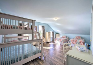 Historic Townhouse in Bavarian-Style Neighborhood!