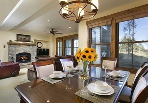 Luxury 2 Bedroom 2.5 Bath Townhome Adjacent to the Snowcreek Golf Course