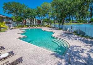 Corner Unit - 2 bedroom 2 bath - Close to downtown Tampa