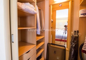 Great 6 berth caravan for hire at Manor Park in Hunstanton Norfolk ref 23014W