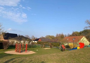 Holiday apartment with garden, directly in crane's staging area