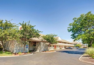 Days Inn & Suites by Wyndham Memphis East Monroe