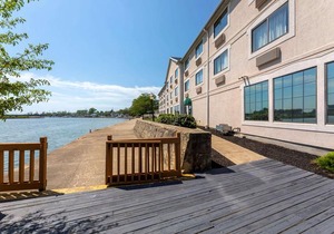 Comfort Inn River's Edge