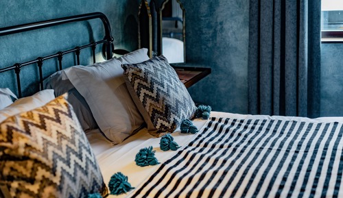 Courtyard Suite with Hot Tub