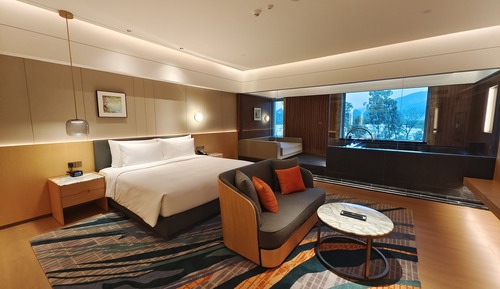 Executive Hot Pool Suite