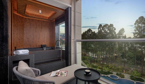 Family Room, Multiple Beds, Lake View (Deluxe, Hot Pool)