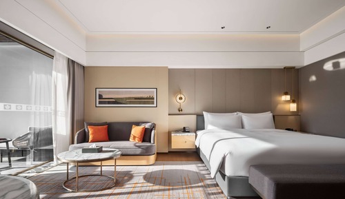 Room, 1 King Bed, Lake View (Grand Superior Hot Pool)