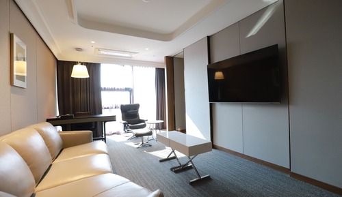 May Suite