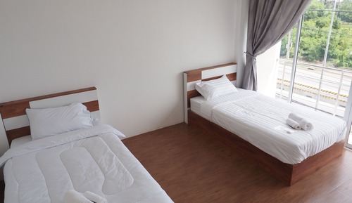 Basic Double or Twin Room, 2 Twin Beds, Shared Bathroom