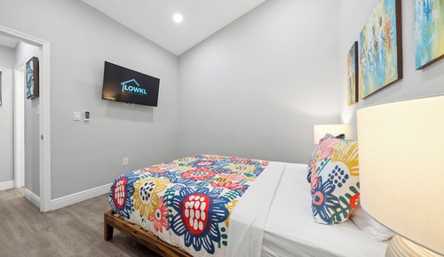 Superior 1-Bedroom Queen Pool View w/ Kitchen & Sofa Bed