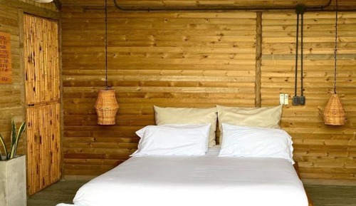 Economy Tree House