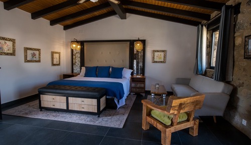 Comfort Room, 1 King Bed with Sofa bed (Eljas)