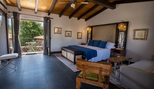 Comfort Room, 1 King Bed with Sofa bed (Villasbuenas)