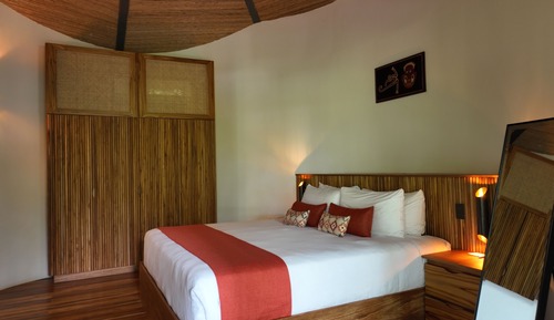 Bungalow with Garden View