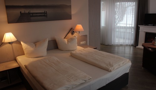 Standard Double Room, Balcony, Lake View