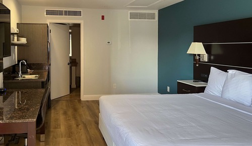 Standard Room, 1 King Bed, Non Smoking