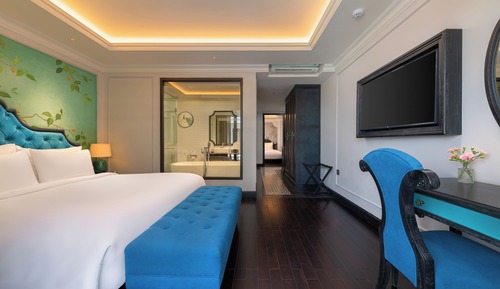 Family Room, Connecting Rooms
