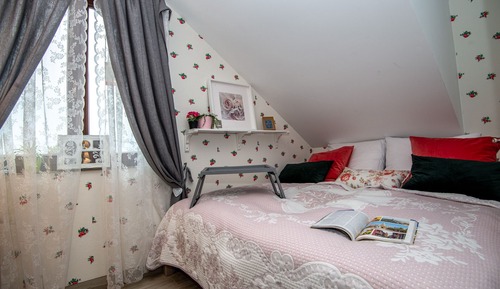 Signature Double Room, 1 King Bed, Non Smoking, Private Bathroom