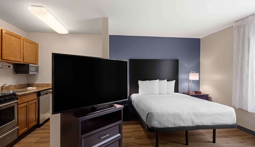 Deluxe Studio, 1 Queen Bed with Sofa bed, Non Smoking, Refrigerator & Microwave