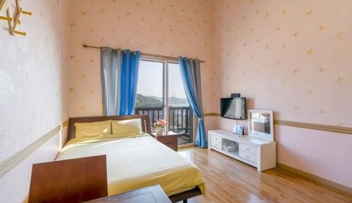 Room (Sunset)