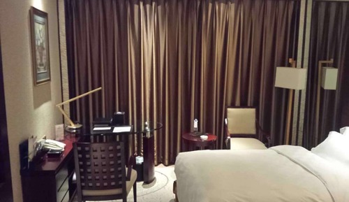 Business Kingbed room