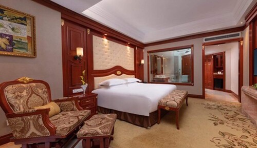 Executive Room, 1 King Bed, Lake View
