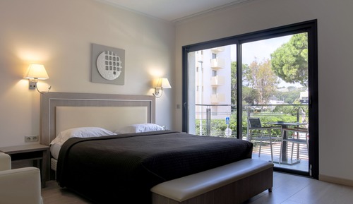 Superior Double Room, Street Side