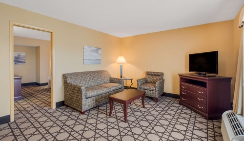 Suite, 1 King Bed, Non Smoking, Refrigerator & Microwave (Living Room)