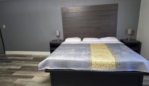 Premium Suite, 1 King Bed, Smoking, Hot Tub