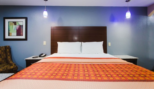 Suite, 1 King Bed, Smoking