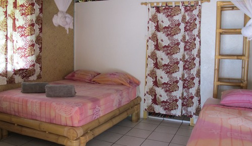 Family Bungalow, 6 Bedrooms, Lagoon View, Beachfront