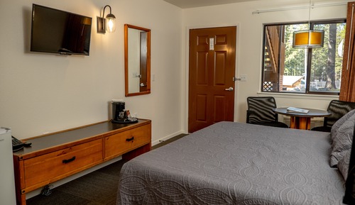 Room, 1 King Bed, Accessible, Refrigerator & Microwave