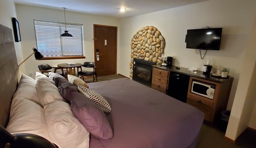 Honeymoon Room, 1 King Bed, Jetted Tub