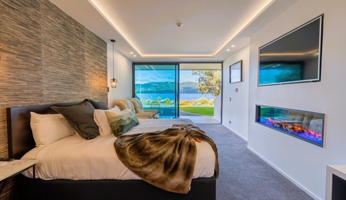 Tanara Premier Studio Suite, 1 King Bed, Accessible, Lake View - ADULTS ONLY