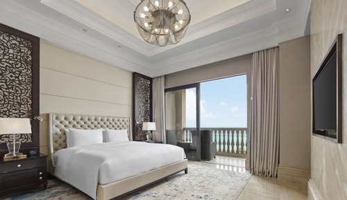 Deluxe Sea View Suite