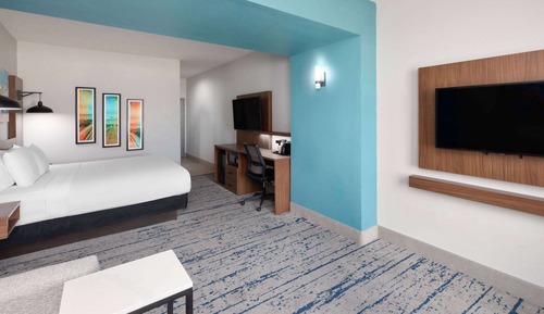 Deluxe Room, 1 King Bed, Non Smoking, Bathtub (Mobility/Hearing, Tub with Grab Bars)