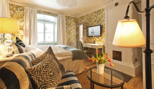 Superior Room (Queen Bed. Located in Castle Wing)
